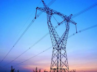 
                
	
                    
	3月8日，四川省經(jīng)濟(jì)和信息化委召開2017年第四季度電力調(diào)度信息披露會。各市州經(jīng)信委、國網(wǎng)四川電力公司、國網(wǎng)西南調(diào)控中心和發(fā)電企業(yè)有關(guān)負(fù)責(zé)人220余人參加了會議，總工程師黃靈同志出席會議并講話