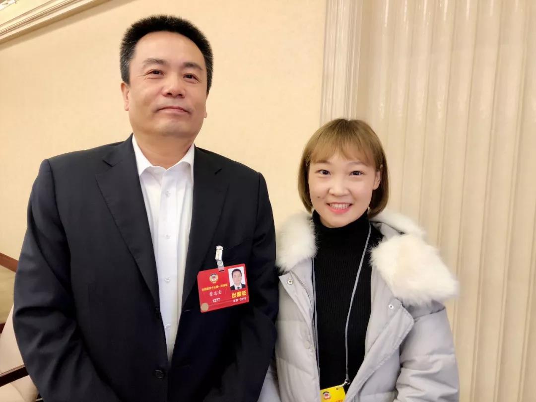 
	中國儲能網(wǎng)訊：3月6日，在北京會議中心經(jīng)濟(jì)組會場，全國政協(xié)委員、南方電網(wǎng)公司總經(jīng)理曹志安接受了《中國能源報(bào)》記者采訪。


	



	記者觀察到，曹志安每次都會在小組討論會之前半小時左右入場