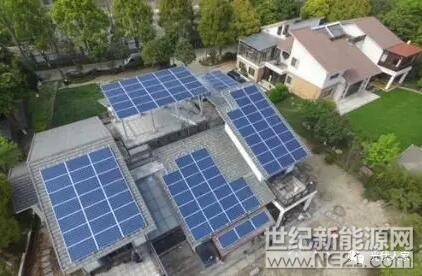 小陳是一個平民，在南陽種地，小陳的志向不算遠大，不求在鄉(xiāng)親們前大富大貴，但求有一個小康生活，到退休時，有一份穩(wěn)定的收入來源。

小陳2010年就關(guān)注了光伏行業(yè)，那時候是金太陽時期，有初裝補貼，小陳不太懂，就一直沒有裝，2013年國家出臺度電補貼政策，每度電國家補貼0.42元，連補20年，看到周邊的鄰居一個個安裝了光伏，每個月都有電費收入，小陳一直在猶豫要不要裝一套，直到2017年底，國家出臺新政策，2018年補貼降了，由每度0.42元降到每度0.37元，這光伏還能裝嗎?



光伏能不能裝，說了不算，關(guān)鍵