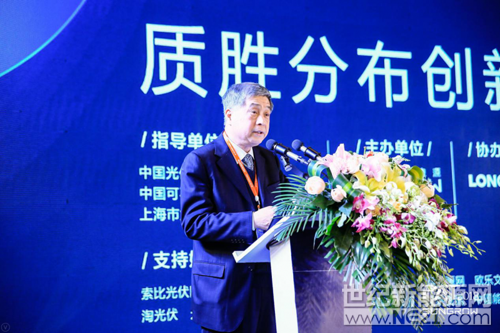 3月13日，由陽光電源主辦，中國光伏行業(yè)協(xié)會、中國可再生能源學會光伏專委會、上海市太陽能學會提供技術(shù)支持的PAT2018愛光伏一生一世 質(zhì)勝分布創(chuàng)新領(lǐng)跑光伏先進技術(shù)研討會在合肥舉行。中國光伏行業(yè)協(xié)會副理事長兼秘書長王勃華在致辭中指出，過去一年中，我國光伏產(chǎn)業(yè)規(guī)模持續(xù)擴大，分布式成為新亮點，但市場還存在一定問題和困難，如部分項目可靠性差、分布式補貼有所下調(diào)等
