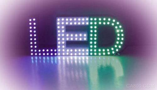 
                    
	國內(nèi)第二大LED芯片企業(yè)華燦光電頻頻借助股權(quán)再融資進(jìn)行產(chǎn)業(yè)外延式擴(kuò)張，實(shí)現(xiàn)經(jīng)營業(yè)績大幅提升。華燦光電發(fā)布的業(yè)績預(yù)告顯示，預(yù)計(jì)2017年實(shí)現(xiàn)凈利潤4.70億元至5.34億元，同比增長76％至100％