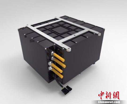 
	中國儲能網(wǎng)訊：中國科學院大連化學物理研究所(以下簡稱大連化物所)14日對外發(fā)布消息稱，由該所持股企業(yè)新源動力股份有限公司開發(fā)的HYMOD-300型車用燃料電池電堆模塊，經(jīng)壽命測試和整車應(yīng)用驗證，突破了車用燃料電池5000小時的耐久性難關(guān)，成為中國首例自主研發(fā)的超越5000小時耐久性的燃料電池產(chǎn)品。


	



	同時，該產(chǎn)品還實現(xiàn)了電堆在-10℃環(huán)境下的低溫啟動，以及在-40℃下的儲存