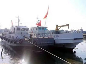 
                
	
                    
	近日，江蘇海宏風(fēng)電運(yùn)維服務(wù)有限公司與華電重工簽署合作協(xié)議，租賃一條海上風(fēng)電運(yùn)維船服務(wù)于國(guó)家電投濱海H2風(fēng)電場(chǎng)。合作協(xié)議的簽訂是繼江蘇海宏與江蘇鑫易達(dá)合作海上風(fēng)電管樁運(yùn)輸后，在海上風(fēng)電服務(wù)市場(chǎng)的又一戰(zhàn)略突破