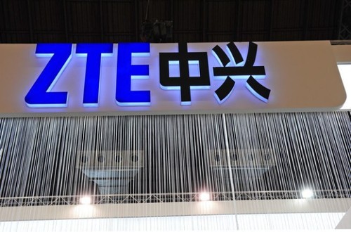 
                
	
                    
 近日，中兴通讯发布定增公告，拟向不超过十名特定投资者非公开发行股票，募集资金不超过130亿元，非公开发行股票不超过68683.6万股，资金将主要用于面向5G网络演进的技术研究和产品开发项目，有望进一步提升公司5G长期竞争力和未来5G市场的份额。

 曾经位于手机第一阵营“中华酷联”的中兴，在互联网兴起的时代被逐步落下，4G时代中兴手机的发展并不尽如人意