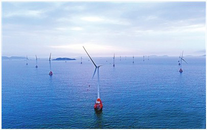  　　3月13日，珠海桂山海上风电场示范项目建设现场传来喜讯，110kV三角岛升压站受电成功，这标志着由南方海上风电联合开发有限公司投资建设的广东省首个海上风电项目取得突破性进展，为随后的海上风电场投运以及东澳岛、桂山岛、大万山岛联网供电奠定了坚实基础，提供了关键条件。


 
珠海桂山海上风电场示范项目海域矗立起一座座风机