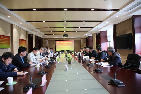 　　3月14日，由江蘇省計量科學研究院承擔的國家質檢總局科技計劃項目“自動衡器型式評價檢測系統(tǒng)研制”與“手持式電子計價秤防作弊監(jiān)督檢測系統(tǒng)”順利通過專家驗收，進一步彰顯江蘇省計量科學研究院的科研能力。  圖為驗收會現場 　　來自中國計量科學研究院、中國衡器協(xié)會、中國測試技術研究院等單位的7名專家組成的驗收委員會通過聽取項目工作報告，觀看現場演示，并經質詢與討論，一致認為江蘇省計量科學研究院提交的驗收資料齊全，完成了項目任務書目標