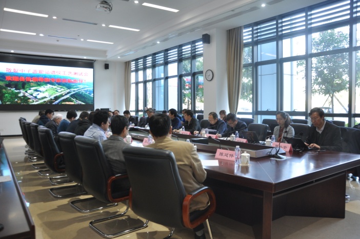 　　3月10日至13日，散裂中子源靶站谱仪及加速器通过了中国科学院条件保障与财务局组织的工艺测试。项目受到了验收组的高度评价，测试组由来自中国原子能科学研究院、中国科学院近代物理研究所、清华大学等单位的29名专家组成