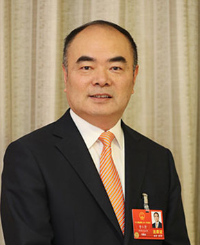 　　编者按　　作为光伏行业为数不多的两会代表，围绕光伏行业的进一步发展，全国人大代表、阳光电源董事长曹仁贤在安徽团驻地接受了记者采访。　　中国能源报：今年两会带来哪些议案建议？　　曹仁贤：今年，我建议进一步做好可再生能源规划