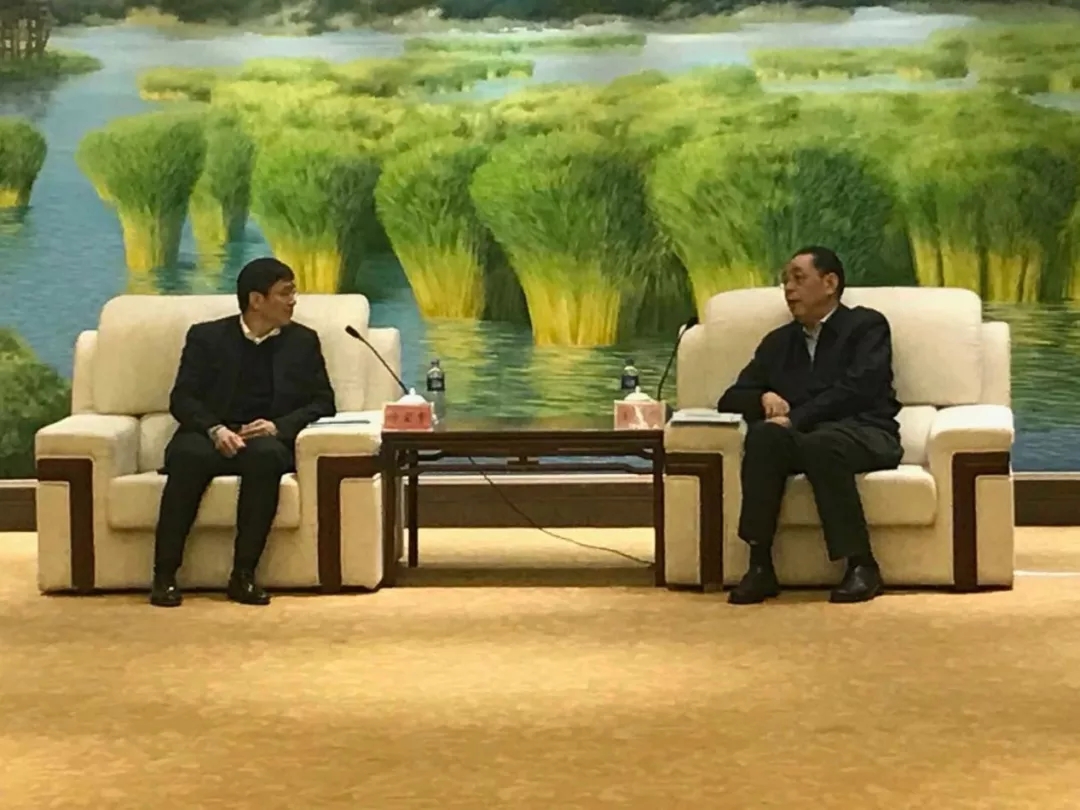 　　3月18日上午，宁夏回族自治区党委副书记、银川市委书记姜志刚在银川集中会见在银投资7位企业家，隆基股份董事长钟宝申先生作为主邀嘉宾出席。&nbsp;　　当天会见中，姜志刚书记首先对企业家来银川投资创业表示热烈欢迎