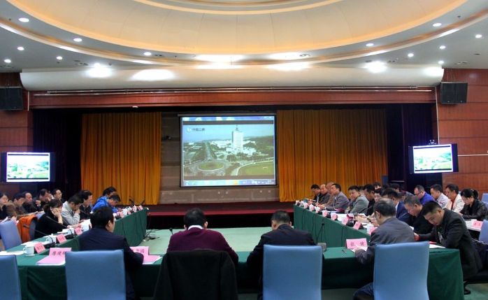      　　本网讯（张地继）3月20日，流域枢纽管理局在向家坝建设管理中心组织召开了向家坝升船机第一阶段实船试航成果报告技术评审会。技术评审专家组由交通运输部长江航务管理局、长江三峡通航管理局、四川省交通运输厅航务管理局、云南省航务管理局等单位的专家组成