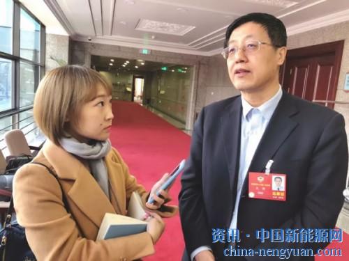                                                                                                                                                                     
	武钢接受中国能源报记者董欣采访 

	　　2017年，国内新增风电吊装总容量1958万千瓦，新增并网风电装机1503万千瓦，均较前几年有所下滑。经历过爆发式增长的风电产