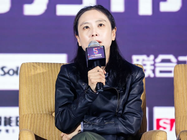                                         
	　　近年來，在光伏產(chǎn)業(yè)連年爆發(fā)的同時(shí)，降本增效也成為了行業(yè)的主旋律。隨著補(bǔ)貼的進(jìn)一步下調(diào)，光伏產(chǎn)業(yè)該如何繼續(xù)降低成本成為了業(yè)內(nèi)人士最為關(guān)心的話題