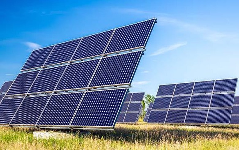 　　西班牙光伏联盟(UNEF)估计，未来两年内将对国内太阳能行业投资40亿欧元至50亿欧元。　　近日，UNEF总裁Jose Donoso在西班牙参议院能源、旅游和数字议程委员会的听证会上宣布了这一消息