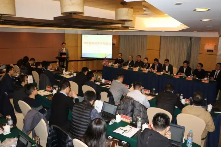 原标题：智慧能源进军千亿企业 2018年销售目标将达300亿元            3月20至21日，远东智慧能源股份有限公司（简称：智慧能源 股票代码：600869）在上海举办投资者沟通会，包括华安基金、易方达、上投摩根等36家机构参会。远东控股集团创始人、董事局主席、党委书记兼智慧能源董事蒋锡培，投资人、集团董事、智慧能源董事长蒋承志，投资人、智慧能源董事兼首席运营官陈静，投资人、智慧能源董事兼董事会秘书王征，智慧能源董事总经理、首席投资官兼远东智慧能源投资有限公司董事长郎华，投资人、智慧能源副监事