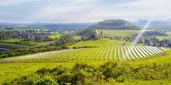                                         
	　　美國政府拒絕了歐盟（EU）提出的免除最高歐盟太陽能進口關稅的要求。

	

	　　在向世界貿易組織（WTO）提交的一份聯(lián)合文件中，歐盟斷言其太陽能產品的價格上漲和產量下降對美國“沒有造成任何嚴重損害”，因此不應受到嚴厲處罰，但被華盛頓方面駁回