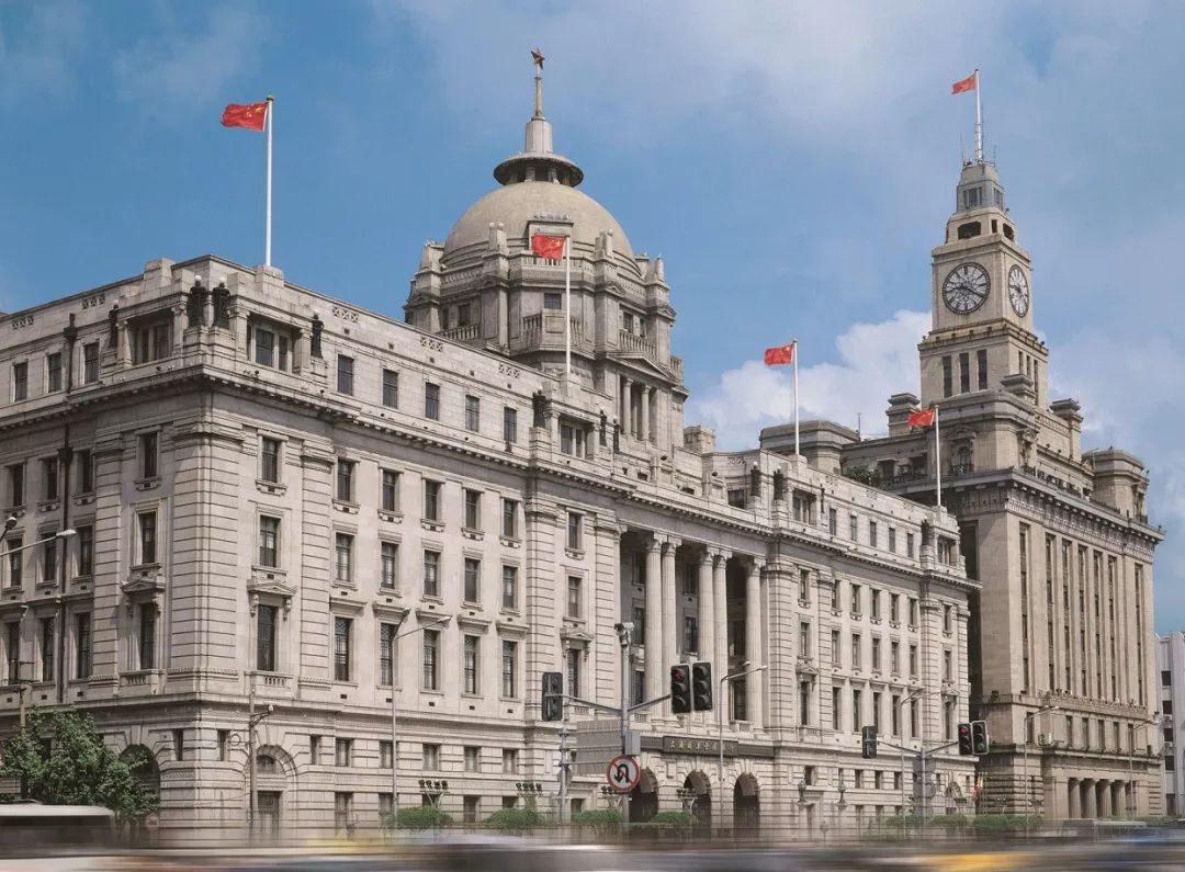 原标题：关注|浦发银行助力原油期货上市打造专业银期服务体系             3月26日，我国原油期货正式在上海国际能源交易中心挂牌交易，浦发银行作为其首批境内存管银行，就其特点针对性提供账户开立、外币转账、结售汇、套期保值、仓单融资等一揽子综合金融服务方案。 据悉，自2013年11月上海国际能源交易中心在上海自贸区注册成立以来，浦发银行就积极参与原油期货各项准备工作