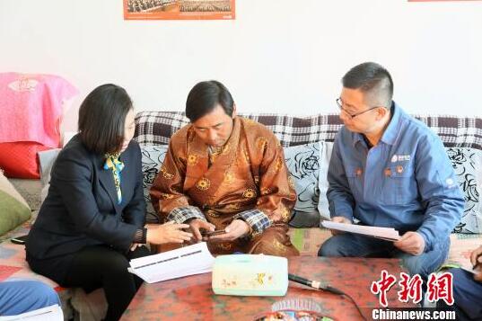 　　農(nóng)村電氣化網(wǎng)訊：
　　“塞納村是烏蘭縣17個(gè)村中，使用互聯(lián)網(wǎng)平臺(tái)率最高的村，村民收入穩(wěn)定，18歲至55歲人口占比70%，便于推廣微信繳費(fèi)試點(diǎn)工作。”烏蘭縣供電公司經(jīng)理高毓27日說(shuō)