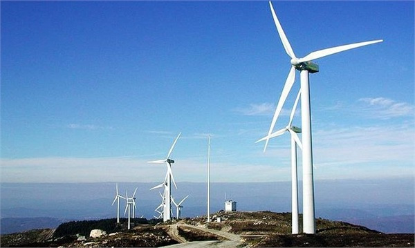 原标题：弃风率进入下行通道 风电行业或迎新一轮装机潮            风能是一种清洁而稳定的可再生能源，是公认的可以有效减缓气候变化、提高能源安全、促进低碳经济增长的一种能源，风电也成为近年来世界上增长最快的能源。 经过连续多年爆发式增长，我国出现了严重的弃风现象，制约风电行业发展