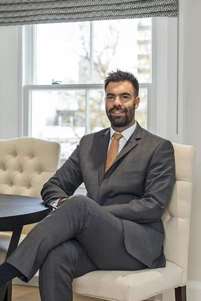 原标题：北京3.31“轻投资”移民之王︱25万欧希腊购房移民明星项目专场            引言： 作为西方文明发源地的希腊，从来都和“美”与“优雅”联系在一起。虽然前几年一度为经济低迷的阴云笼罩，遭遇几乎就要为欧洲经济垫底的命运