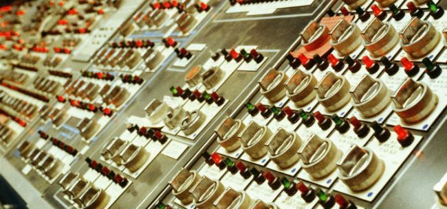 原标题：中广核环保效益有多牛？全年减排量相当于种植48万公顷森林             （图片来源：全景视觉） 经济观察网 记者 王雅洁 发端于大亚湾核电站，身为中国最大、全球第三大核电企业和全球最大核电建造商的中国广核集团（中广核），目前的环保效益能达到什么水准？ 3月28日上午，经济观察网记者从第十五届中国国际核工业展览会现场了解到，2017年，中广核全年的清洁能源上网电量2119亿千瓦时，相当于2017年福建省的全社会用电量，等效减少消耗标准煤6613万吨，减排二氧化碳1.6亿吨，相当于种植48万