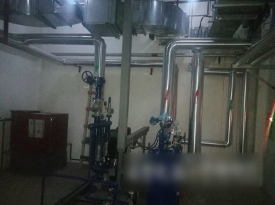 　　位于城阳区火炬路的生物质供热项目早在2013年建成投运，为龙湖滟澜海岸和青特花溪地两个小区供热，供热面积20.1万平方米。生物质供热的燃料一般利用可再生资源，通过逐步预热，干燥、着火、燃烧，析出大量挥发成分，剧烈燃烧