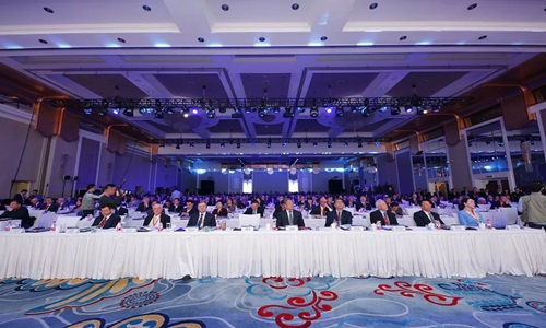 原标题：刘振亚：构建全球能源互联网顶层设计已经完成，加快发展的条件已经具备             由全球能源互联网发展合作组织主办的“2018全球能源互联网大会”于3月28-29日在北京中国大饭店举行。 本届会议主题为“全球能源互联网——从中国倡议走向世界行动”，围绕全球能源互联网相关政策协同、技术发展、项目建设等展开研讨，发布相关领域在世界范围内的前沿技术成果