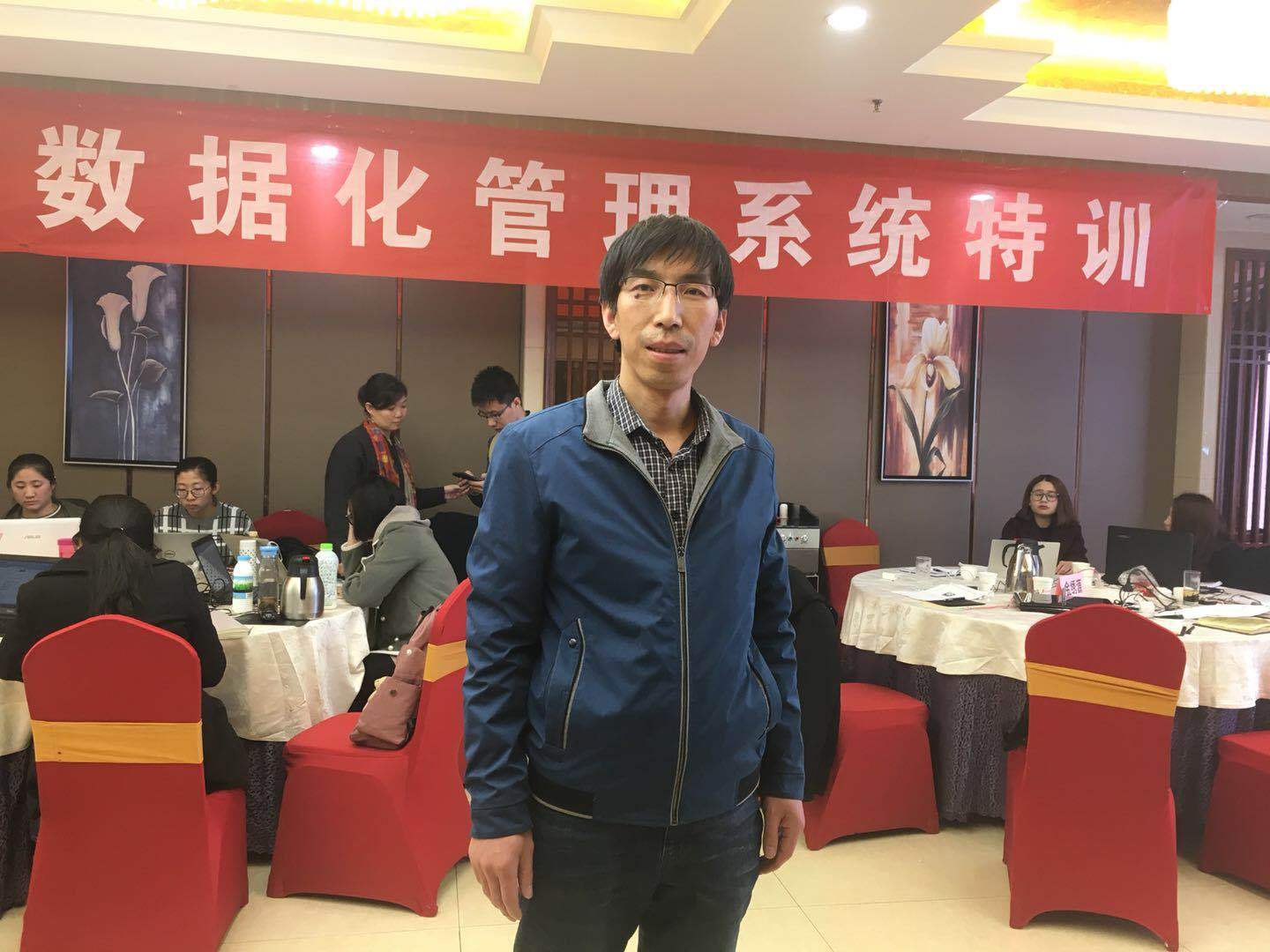 原标题：顺溜刀削面：财税经理朱妍数据创新能源费管控             山西顺溜刀削面财税经理朱妍在咨询辅导现场 2018年3月21日至23日,人力资源及后勤保障管理系统咨询辅导在太原富华璟泰国际大酒店拉开帷幕。辅导期间，中国快餐百强、山西知名连锁企业顺溜刀削面的财税经理朱妍（毕业于山西省计划统计学校，服务顺溜4年，财税经理）为现场的山西连锁企业管理者进行了关于“能源费采用回归直线法核算的分享”