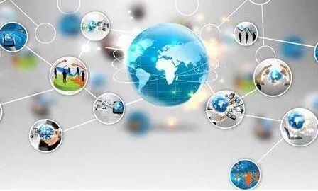 原标题：国际 | 全球能源互联网骨干网架规划浮出 装备制造等行业望受益             目前全球能源互联网电网互联项目库涉及交流项目总数49个，直流项目总数66个，初步估算项目投资规模达到1500亿美元。随着全球能源互联网的发展，装备制造业和工程建设业有望率先受益