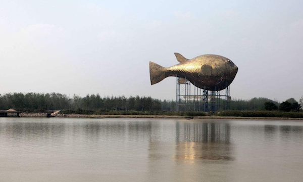 原标题：聚焦光伏行业发展对话扬中！看企业如何构造“世界绿色能源案例”            早些时候《联合国气候变化框架公约》秘书处执行秘书埃斯·皮诺萨女士曾这样称赞江苏扬中，“扬中将为全世界展现一个不可比拟的绿色能源案例”。 扬中是长江岛城，面积仅为332平方公里，土地资源匮乏，环境承载力弱，决定了必须要走节约、集约的可持续发展道路，这样一走便一发而不可收