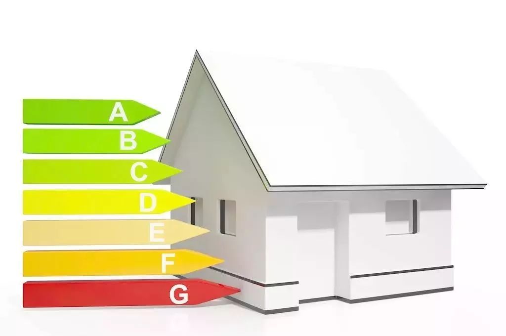 原标题：李佐军：推进市场化改革提高能源效率            文| 李佐军，国务院发展研究中心资源与环境政策研究所副所长、研究员  由中国人民大学国家发展与战略研究院、中国人民大学经济学院、中国诚信信用管理股份有限公司共同主办的““中国宏观经济论坛”2018年一季度报告发布会”于2018年3月25日在北京举行。国务院发展研究中心资源与环境政策研究所副所长李佐军出席致辞