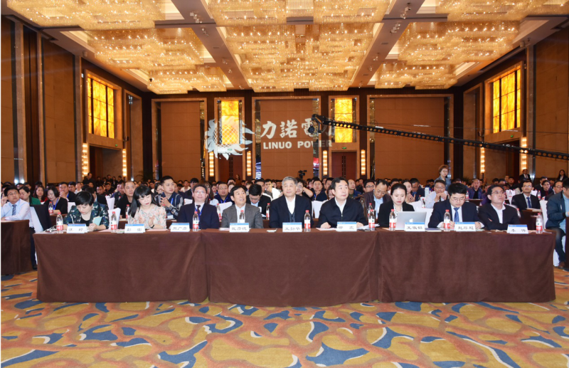 原标题：品质决胜未来时代 ---2018年力诺电力战略合伙人加盟峰会隆重召开            3月31日，由山东省电力企业协会主办，力诺电力集团联合主办的“中国分布式光伏品牌建设高峰论坛”在济南喜来登酒店隆重举行。原国家发改委能源研究所所长戴彦德、中国光伏行业协会秘书长王勃华、中国循环经济学会可再生能源专业委员会常务副秘书长李丹、中国新能源电力投融资联盟秘书长彭澎、投资协会专家顾问及高级工程师王淑娟、山东省电力企业协会副会长徐震、山东省电力企业协会秘书长李婷、山东省太阳能协会会长申文明、山西省太阳能