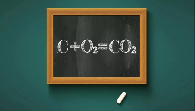 原标题：曹仁贤：二氧化碳排放不存在“低碳”一说            众所周知，化石燃料燃烧产生了热量、二氧化碳及少量伴生物。化石能源有煤、天然气、石油等，煤的主要成分是碳，天然气主要成分是甲烷(CH4)，石油、汽油、柴油、煤油的主要成分也是碳氢化合物烷烃和芳烃的组合