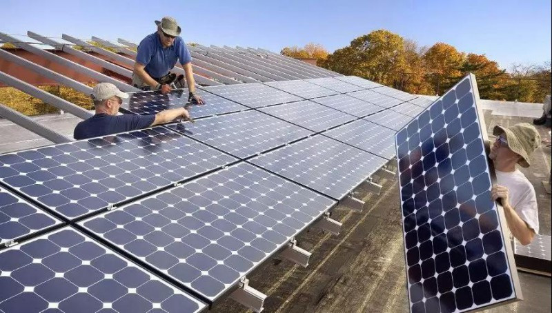 原标题：2.75GW！光伏史上最大单笔订单被晶科拿下            近日，全球市值最高的电力公司，美国NextEra Energy, Inc.日前宣布，已与全球最大的光伏组件制造商晶科能源签订史上最大的光伏组件供货协议，协议规定晶科能源将在四年左右的时间内为NextEra Energy提供上限为2,750 兆瓦(约700万块)的高效光伏组件，这也是迄今为止，光伏史上最大单笔订单。 NextEra Energy公司是目前是市值最大的公用事业上市公司，市值接近730亿美元