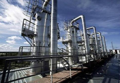 原标题：又多一群白眼狼，擅自将对华能源出口减半，还好中国早有准备             我们知道，现如今能源二字几乎困扰着每一个国家，因为随着经济的发展，人们的生活水平自然也就提高了，而对于日益增长的能源需求自然也就提高了，而国内的能源有限，很多需要依靠进口才能维持正常水平。  和我们生活最接近的石油相信大家并不陌生，据统计，每年国内消耗的原油一半以上都要依赖于进口，另一种需求量大的能源就是天然气，现在几乎家家户户都要用到这一能源，2017年据官方公布的数据显示，中国全年进口的天然气占消耗天然气的45%