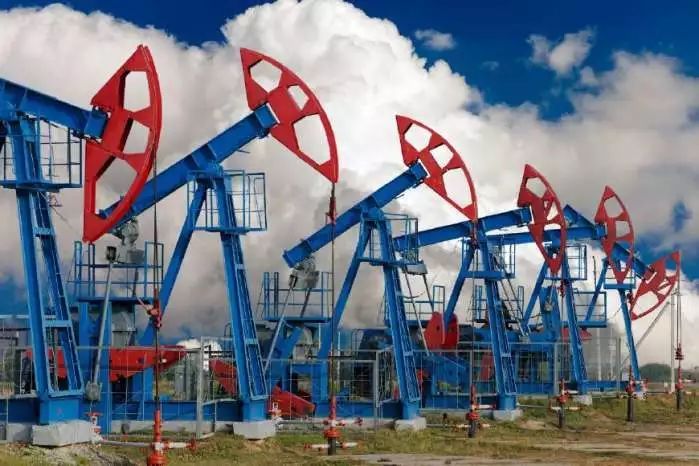 原标题：继大豆之后，中国或将明智地使用“能源牌”，对美国石油动手            中美贸易战硝烟蔓延，双方不断出台新的政策来回应关税措施。中国在祭出“大豆牌”报复美国之后，如贸易战再度升级，美国页岩油田可能继农产品后成为中国打击的新目标