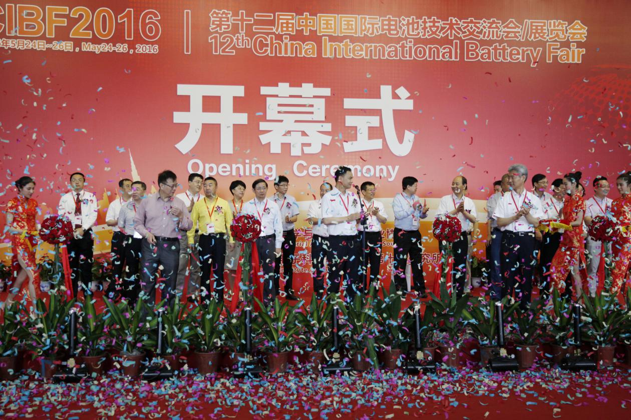 
	
		中國儲能網(wǎng)訊：“中國國際電池技術(shù)交流會/展覽會（CIBF）”是由中國化學與物理電源行業(yè)協(xié)會主辦的電池行業(yè)國際例會，每兩年在中國舉辦一屆。繼2016年5月24日～26日在深圳會展中心成功舉辦了“第十二屆中國國際電池技術(shù)交流會/展覽會(CIBF2016)”后，中國化學與物理電源行業(yè)協(xié)會定于2018年5月22日～24日繼續(xù)在深圳舉辦規(guī)?？涨暗摹暗谑龑弥袊鴩H電池技術(shù)交流會/展覽會（CIBF2018）”