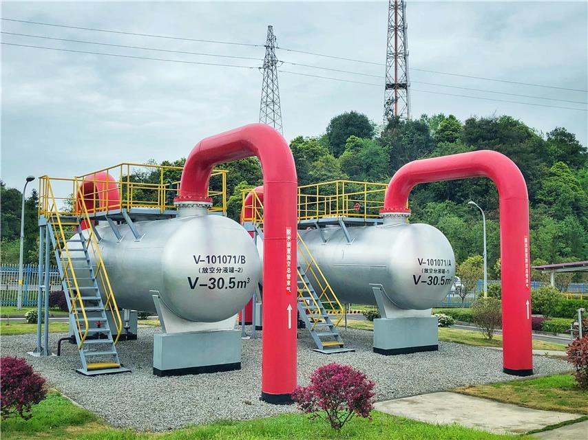 原标题：备战今冬明春气荒 我国加快建设天然气储气调峰体系            储气库正在我国能源保障中扮演越来越重要的角色。4月6日，中石油西南油气田公司相国寺储气库开始注气作业