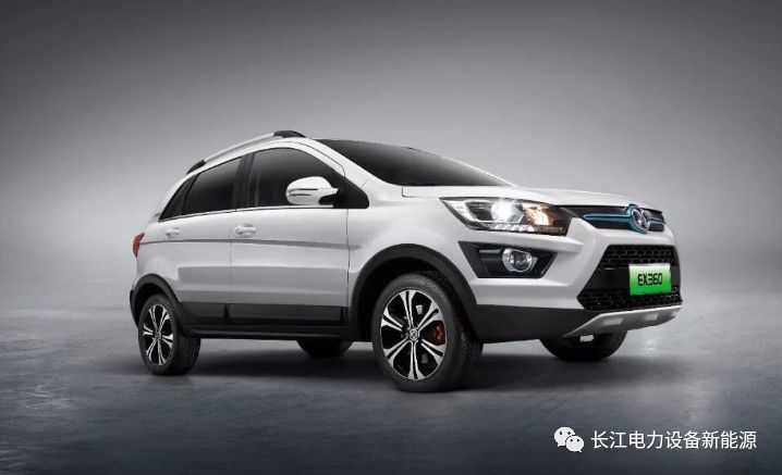 原标题：【长江电新-周观点】供给进化提速，看好消费崛起             关键词：第3批新能源车推荐目录，风电光伏趋势向上，工控复苏 本周观点：新能源乘用车消费市场崛起主要取决于车企优势车型的持续供给，随着电池等零部件性能提升及价格下降，今年以来车企高性价比车型投放进度超出市场预期。本周多款续航超过300km的 EV车型进入工信部第3批推荐目录，售价（低于11万的）直接覆盖传统乘用车主要需求区间，未来电动车的“降本提质”将持续强化其相对传统车竞争优势，进而促进消费市场爆发