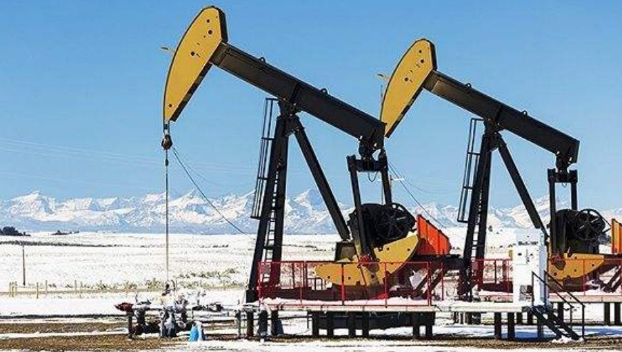 原标题：【华创机械李佳团队】机械行业2018第14周周报：页岩气资源税减征30%，宁德时代光速过会             华创机械核心股票池本周表现  投资要点 1.本周行情概览   本周机械设备指数上涨1.02%，沪深300指数上涨1.03%，创业板指上涨3.47%。机械设备在全部28个行业中涨幅排名第20位