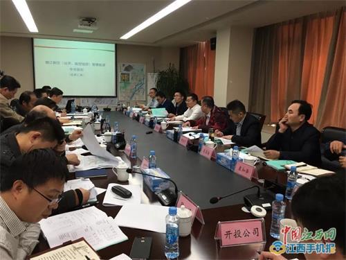 原标题：江西省首例！赣江新区将实现集中供热供冷            有一种形容南方北方冬天的话叫“我在北方露着腰,你在南方裹着貂”，冬季供暖成为很多南方人羡慕不已的北方福利。记者8日从赣江新区管委会获悉，由赣江新区赣江集团建设的智慧能源项目日前在赣江新区规划方案评审会上顺利通过，意味着在不久的将来，赣江新区将会实现集中供热供冷，不仅节能减排，对于老百姓来说，最大的福利是可以享受经济上的实惠