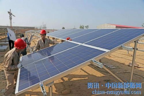                                                                                                                                                                     
	　　光伏扶貧電站再獲政策傾斜。4月9日，國家能源局官網(wǎng)公布了由能源局與國務院扶貧辦共同制定的《光伏扶貧電站管理辦法》（下稱《辦法》）