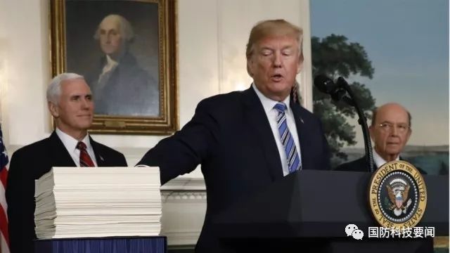 原标题：美2018财年预算法案大幅提高联邦研究经费             3月23日，美国总统特朗普签署总额1.3万亿美元的2018财年预算支出法案，该法案拒绝了政府提出的大部分大幅削减研究机构经费的建议，增加了其他方面的预算支出。根据美国科学促进会（AAAS）的分析，2018财年联邦研发经费的增幅是十多年来最大的，预计为1768亿美元，比2017财年预计研发经费增加12.8%（201亿美元），基础研究经费和应用研究经费也将获得自“2009年经济刺激计划”以来最大的同比增长，增幅分别为3.5%和5.8%