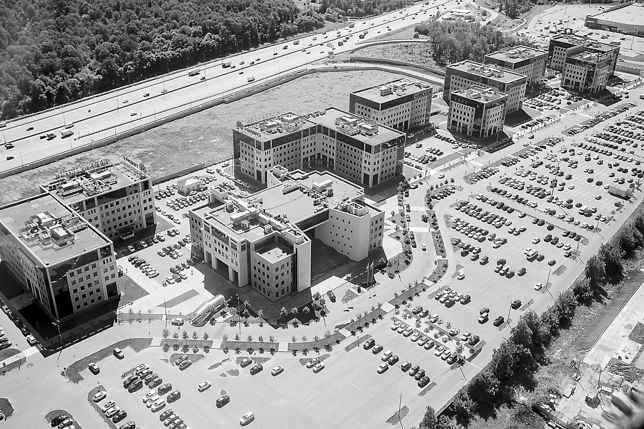 原标题：“什么阻止我们东山再起？”—俄罗斯悄然“偷师”中国             【环球网综合报道】编者按：“中国取得的辉煌成就，应让俄罗斯人认真思考一个老生常谈的问题：到底是什么阻止我们东山再起？”类似的反思言论最近几年时常出现在俄罗斯媒体上。很明显，中国正成为俄“转向东方”的最佳坐标