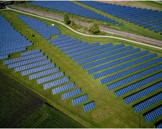 
												
												
	隨著電改持續(xù)深化，電力交易市場(chǎng)的建立和完善正迎來(lái)新的機(jī)遇和挑戰(zhàn)。各地電力交易平臺(tái)摸索出經(jīng)驗(yàn)的同時(shí)，也面臨著“成長(zhǎng)期”市場(chǎng)帶來(lái)的各種問(wèn)題