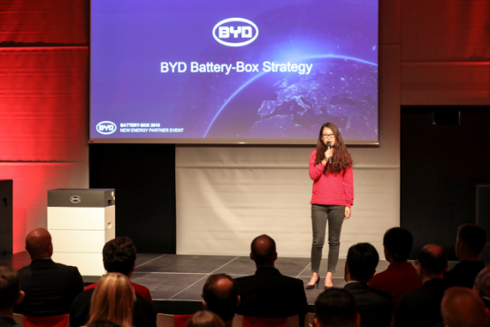 　　近日，彭博新能源财经、国际权威期刊《光伏杂志》（pv magazine）、权威调研机构EuPD、全球顶尖光伏厂商SMA等诸多储能行业“风向标”云集德国斯图加特，出席比亚迪储能产品（Battery-Box）“2020产品战略规划”发布会。&nbsp;　　继2017年将高压储能系统Battery-Box HV引入欧洲并大获成功之后，比亚迪在储能领域再有新动作，率先推出了新一代低压储能系统Battery-Box LV，并发布Battery-Box “2020产品战略规划”