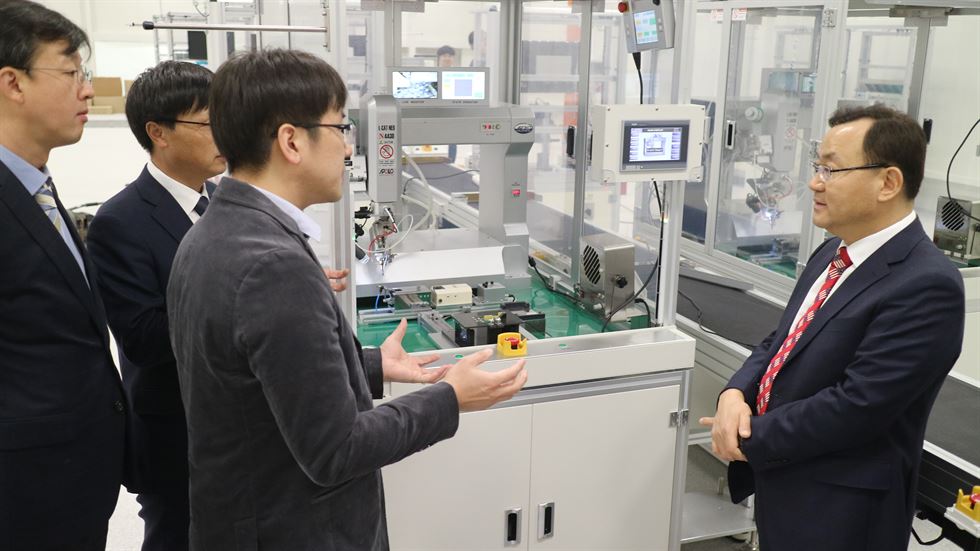 
	
                    
	【电缆网讯】韩国LS电缆公司日前表示，将对波兰工厂投资140亿韩元建设新的生产线用于生产光缆。

	

	该公司表示，新生产线将于今年年底在其位于波兰西南部的电动汽车零部件生产公司完成安装，预计于明年4月份开始生产