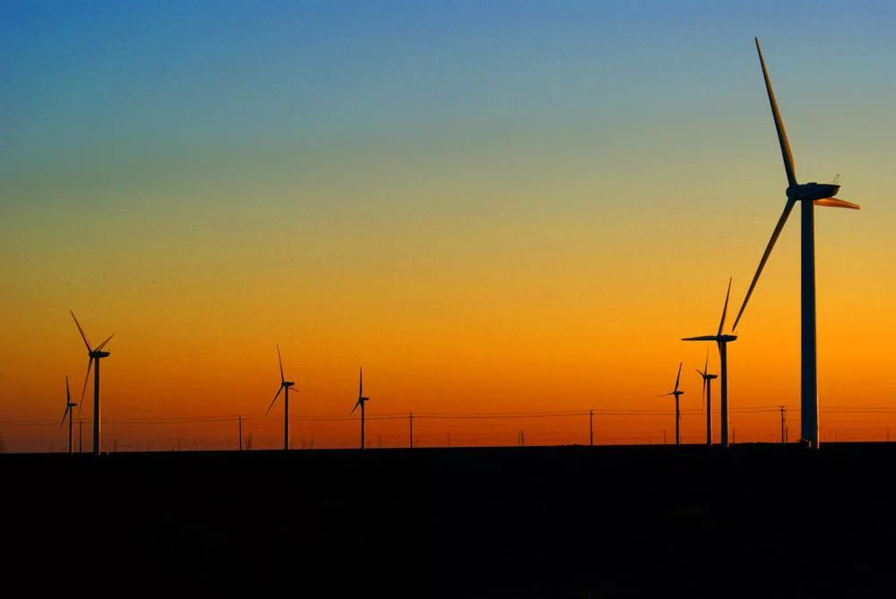 原标题：链视界|国家电网入局区块链，打造国家级能源互联网             中国国家电网正在研究一个基于区块链技术的能源解决方案，未来将打造一个“能源互联网”。 去年11月份，国家电网曾向国家知识产权局提交了一份专利申请，直到上周这份申请的具体内容于才正式对外公布