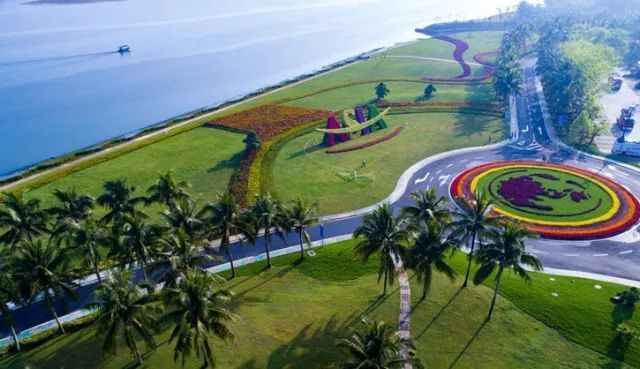 原标题：护航博鳌，国家能源集团全力保电保安全！             海南博鳌——面朝太平洋的小镇 4月，草木滴翠，春潮拍岸 4月8日至11日的 博鳌亚洲论坛2018年年会 正在这里进行  本次年会主题为“开放创新的亚洲，繁荣发展的世界”，年会设置“全球化与一带一路”、“开放的亚洲”、“创新”、“改革再出发”四个板块，共60多场正式讨论。亚洲乃至全世界进入了一年一度的“博鳌时间”