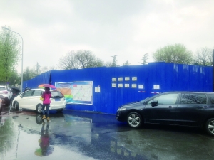 　　近日，有市民反映开车路过多个加油站均关门停业，北京晨报记者查看导航地图后发现，市内有超过30家以上的加油站均备注正在装修中。记者从北京市安监局了解到，根据相关要求，正分批要求加油站改造，重点包括卸油防满溢措施、液位监测系统、防渗措施等，预计2019年全面完成