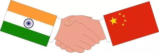 原标题：面对这个局面，印度拉中国结盟！            印度提议印中考虑结成“石油同盟”。 去年17%的全球石油消费来自中印，如今两国希望联手摆脱西亚产油国对石油价格的控制